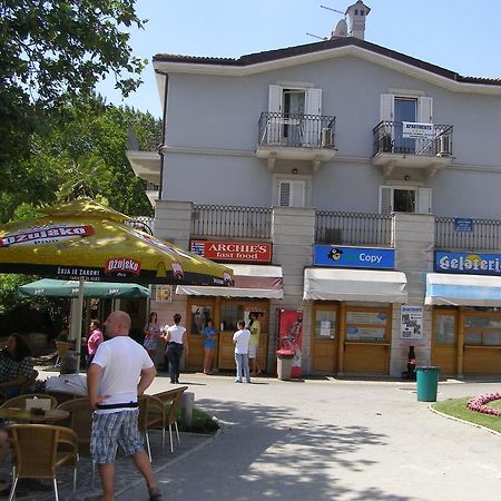 Apartments Zlatko Delic Ika Luaran gambar