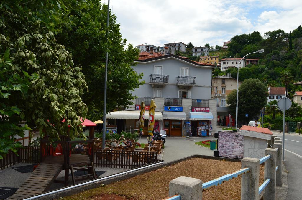 Apartments Zlatko Delic Ika Luaran gambar