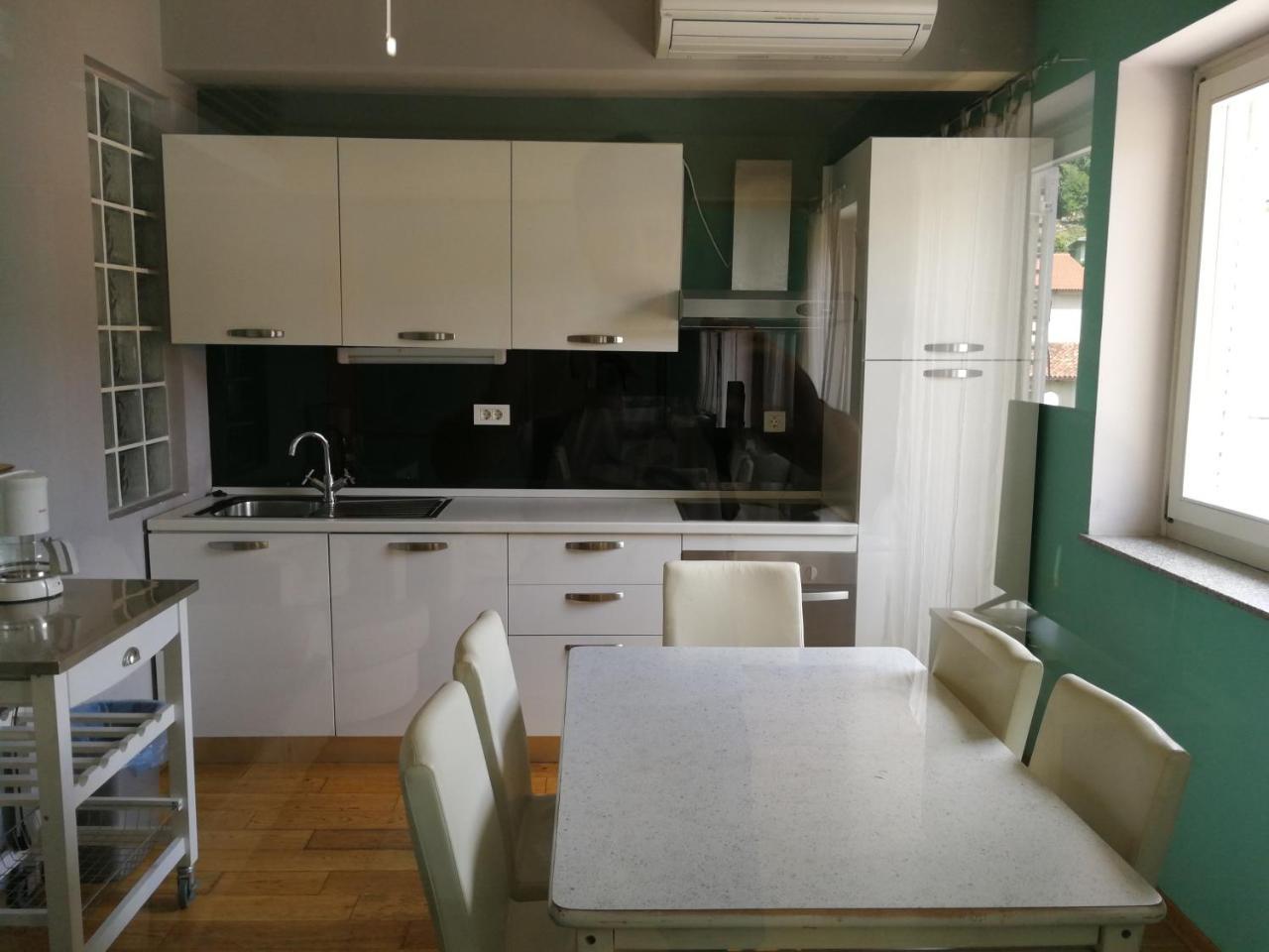 Apartments Zlatko Delic Ika Luaran gambar