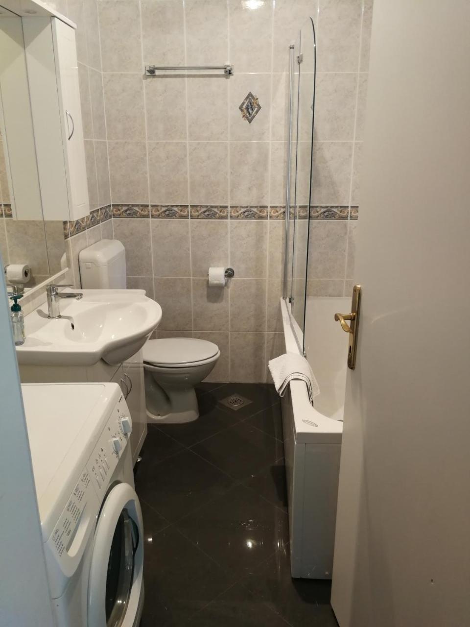 Apartments Zlatko Delic Ika Luaran gambar